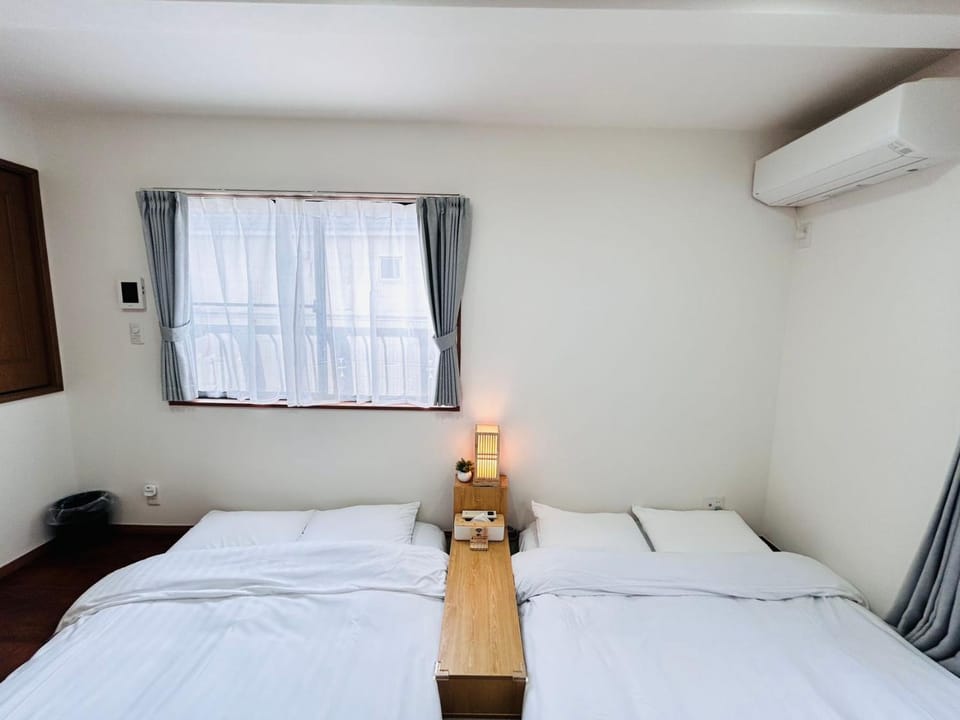 Bed, Bedroom, air conditioner