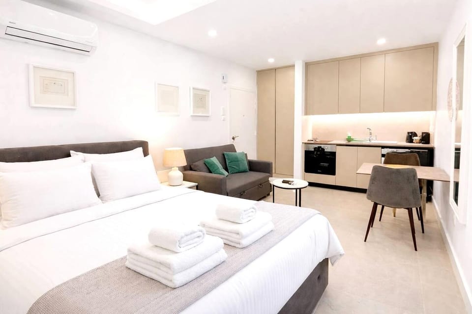 Bed, Kitchen or kitchenette, Living room, Dining area