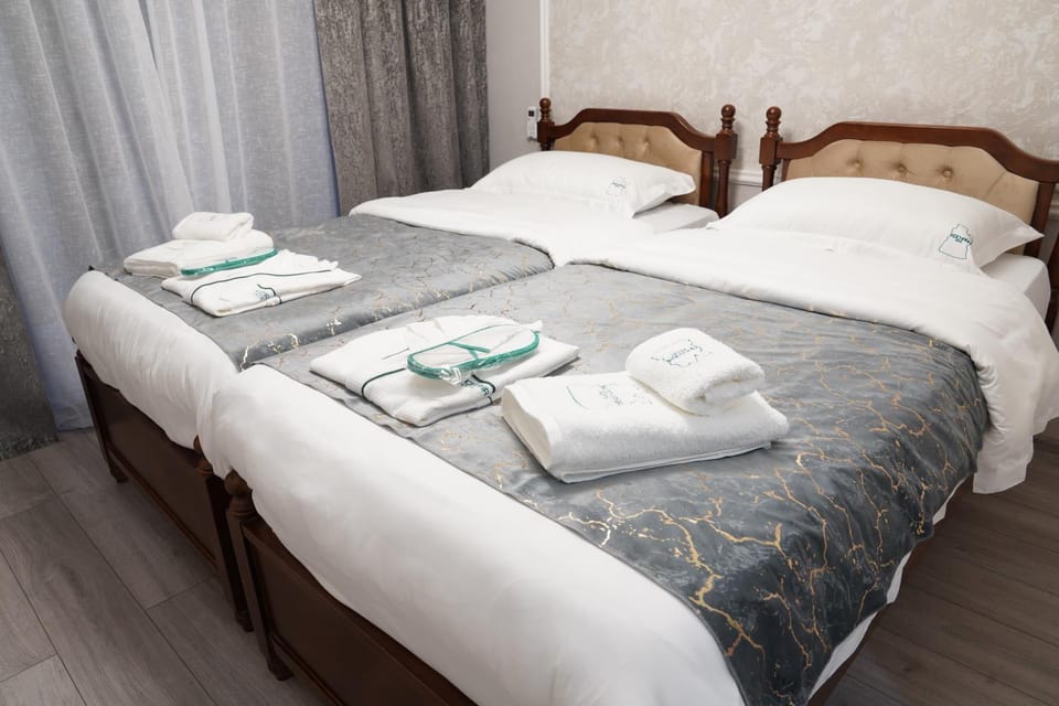 Bed, Photo of the whole room, Bedroom, towels