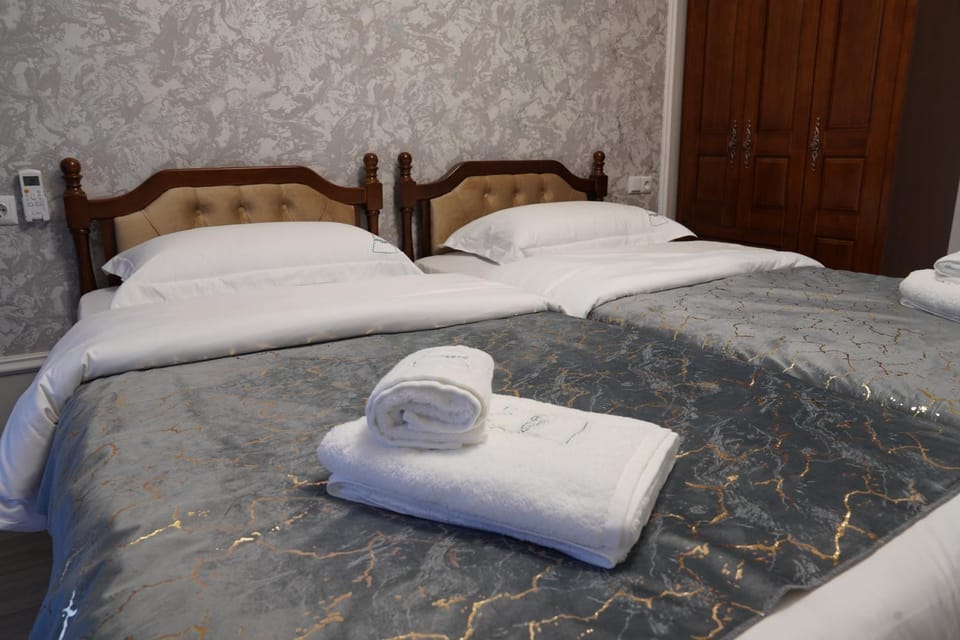 Bed, Photo of the whole room, Bedroom, towels