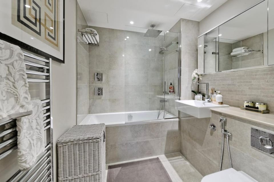 Bathroom, Bath, towels