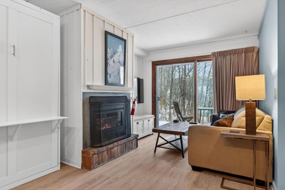 Whiffletree H1 House in Mendon