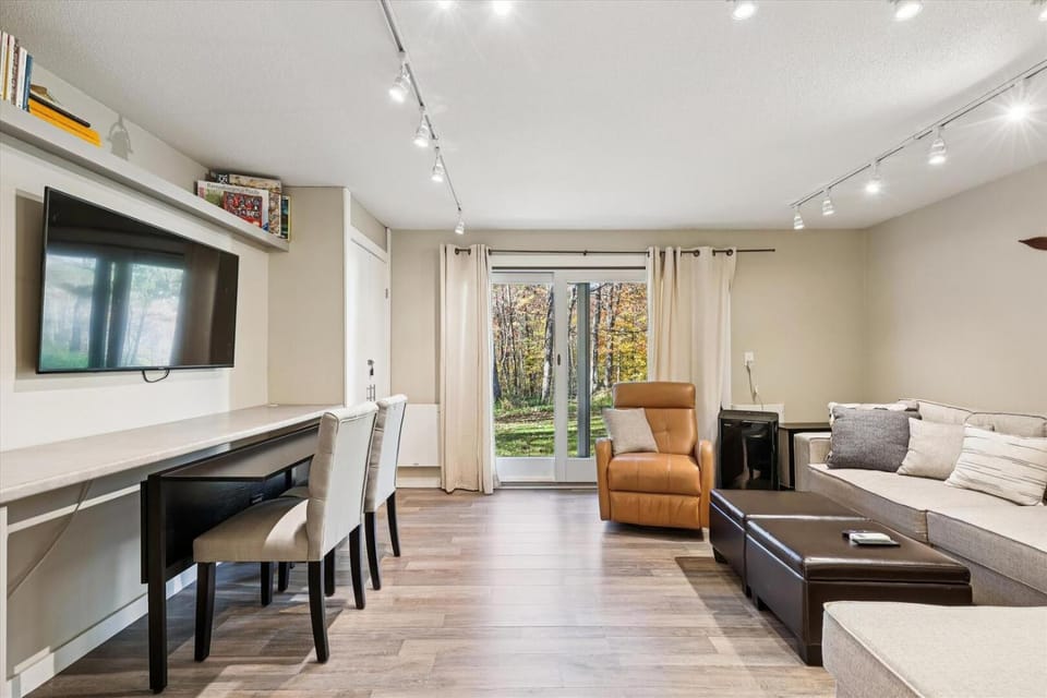 Edgemont C1 House in Mendon