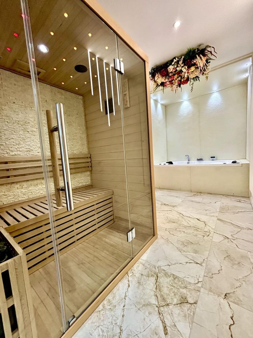 Hot Tub, Sauna, Spa and wellness centre/facilities