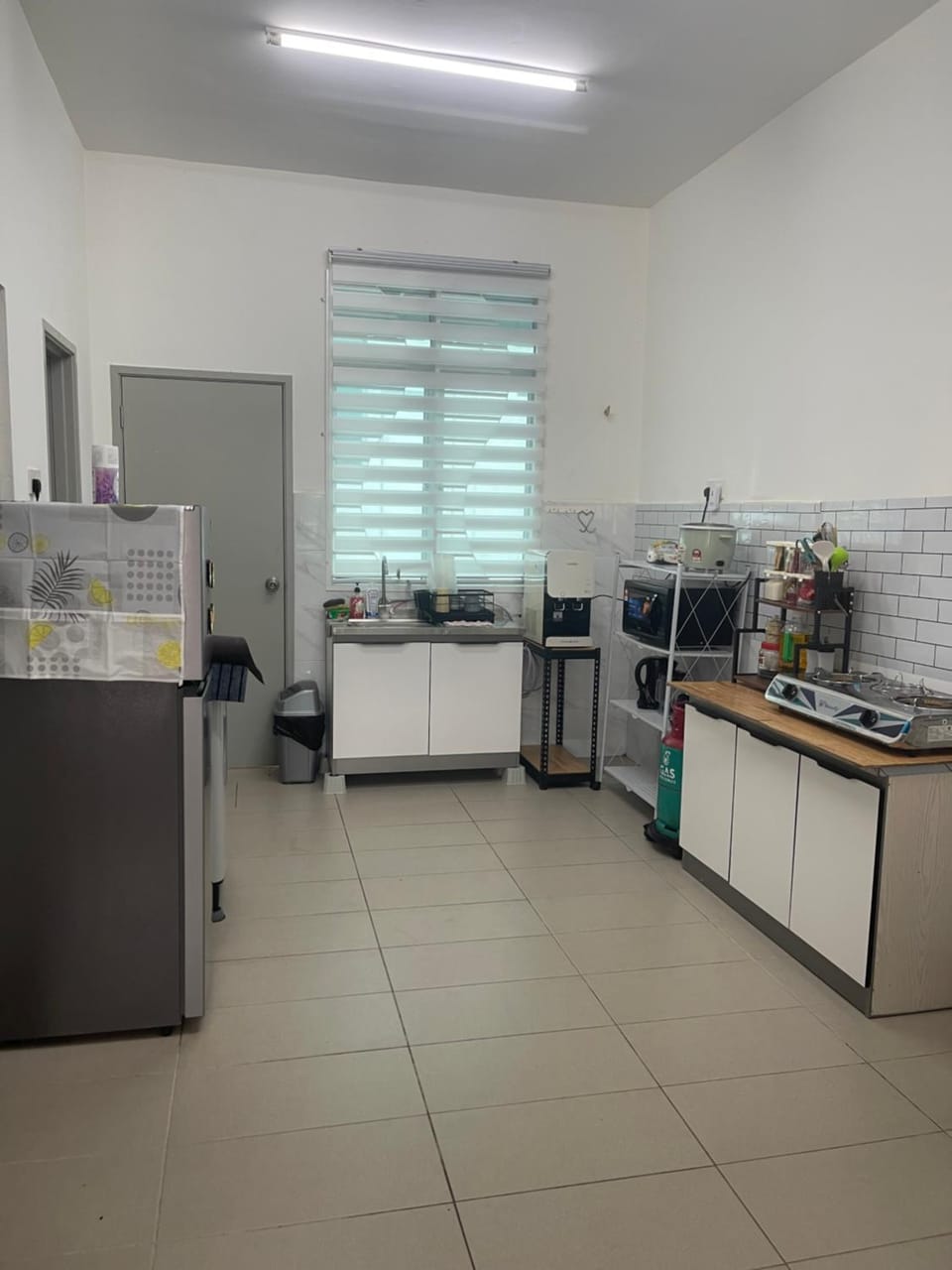 Kitchen or kitchenette, dishwasher, minibar, oven