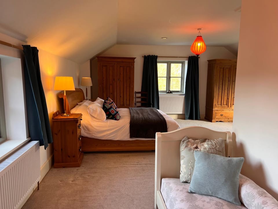 Bed, Photo of the whole room, Bedroom