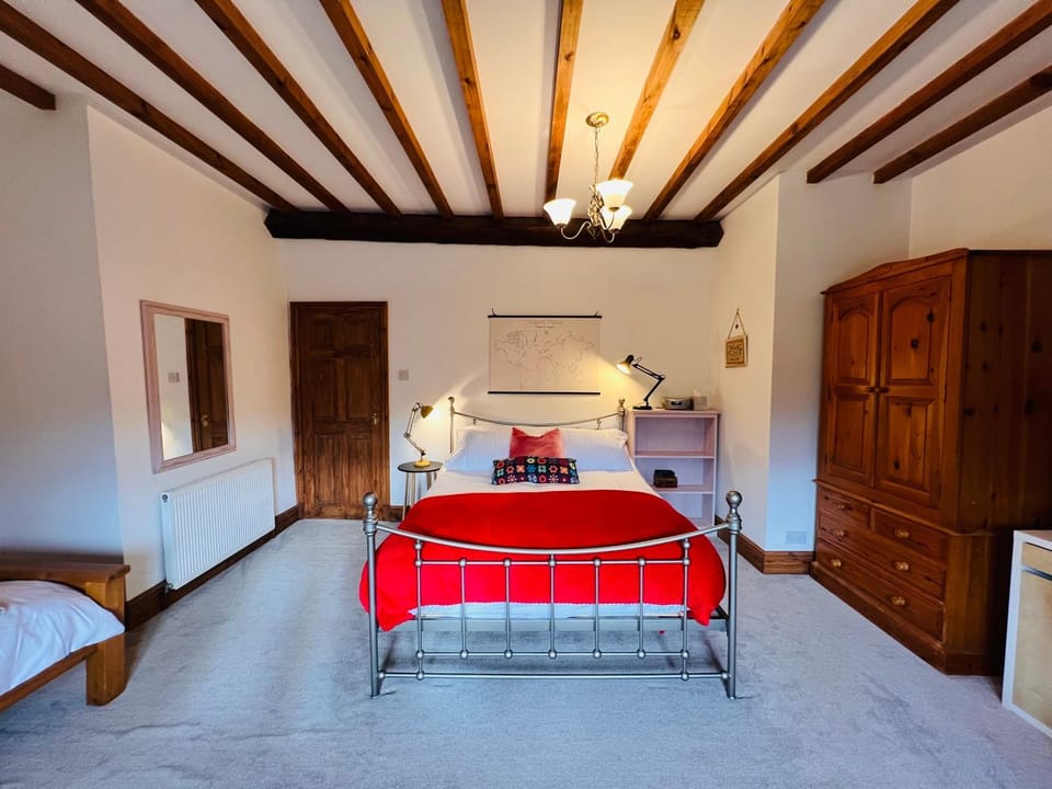 Bed, Photo of the whole room, Bedroom, wardrobe