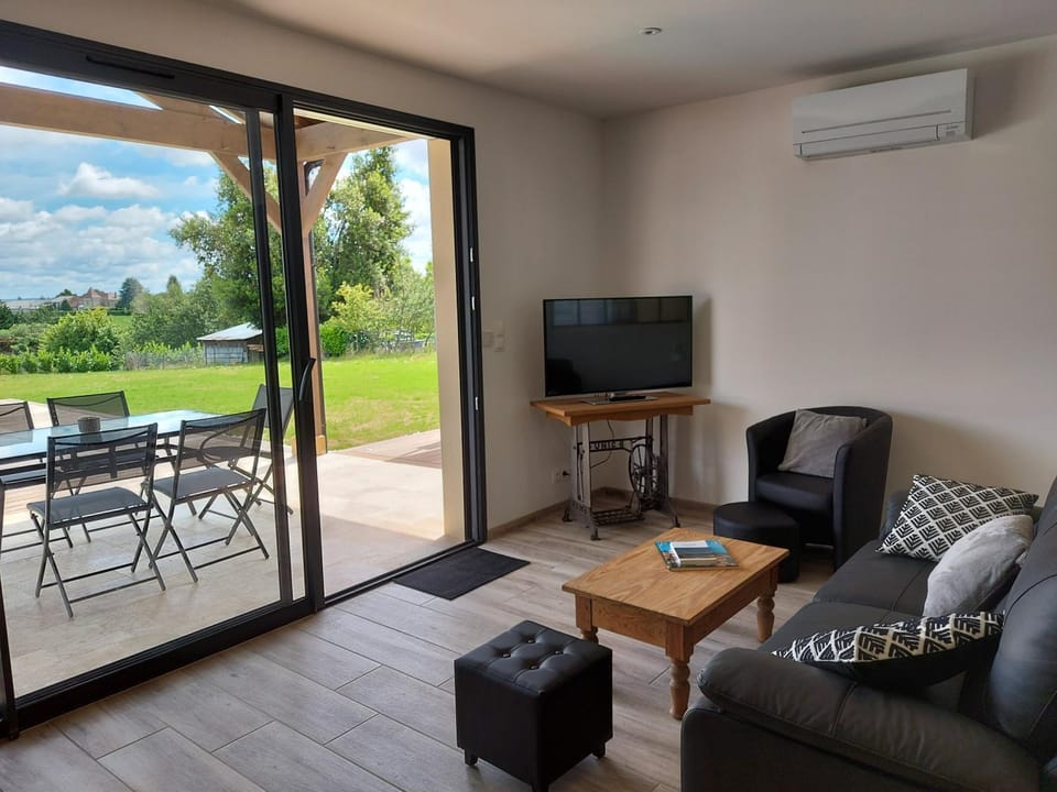 New cottage with indoor pool House in Nouvelle-Aquitaine