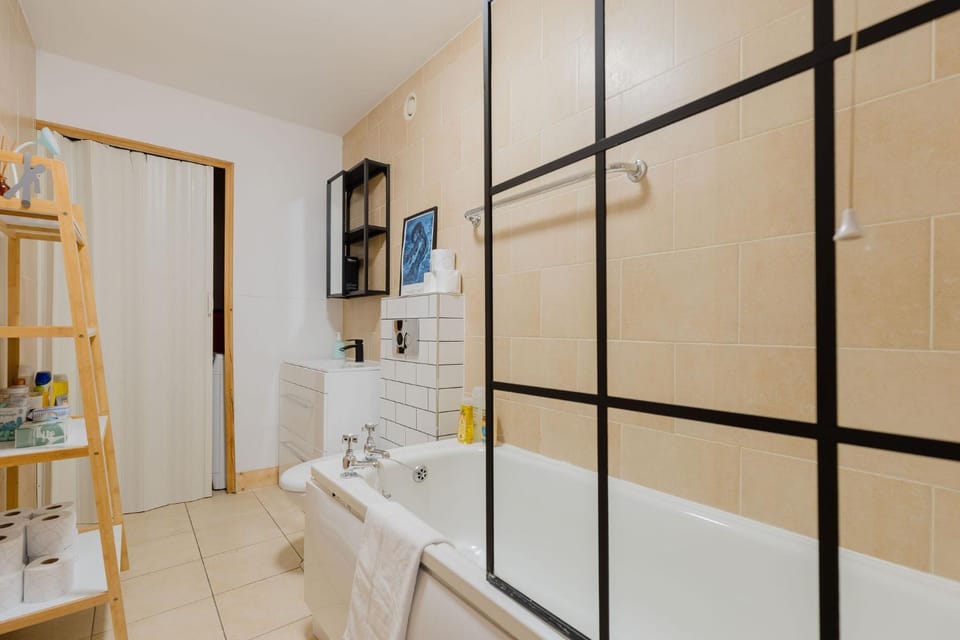 Homely 1BD Flat by the River Thames Shadwell Apartment in London