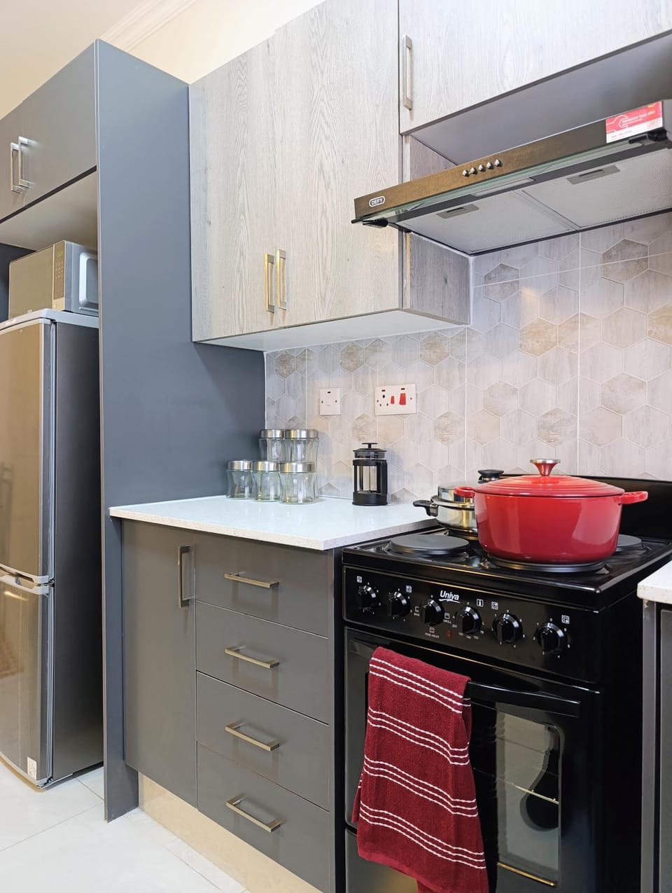 Kitchen or kitchenette, microwave, oven, stove
