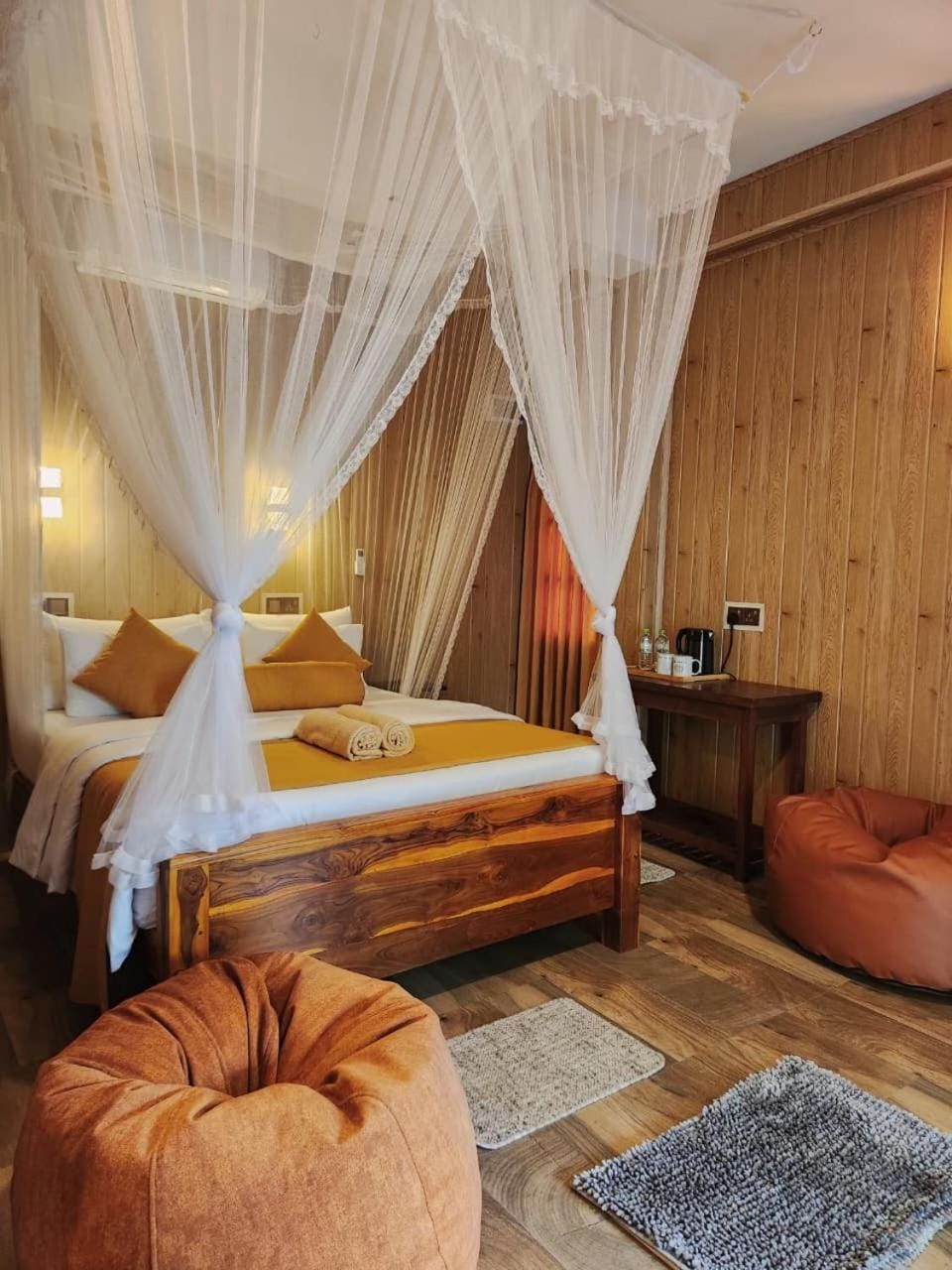 Bed, Seating area, Bedroom