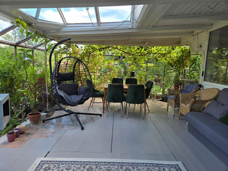 Stunning luxurious house with a beutiful botanical garden House in Huddinge