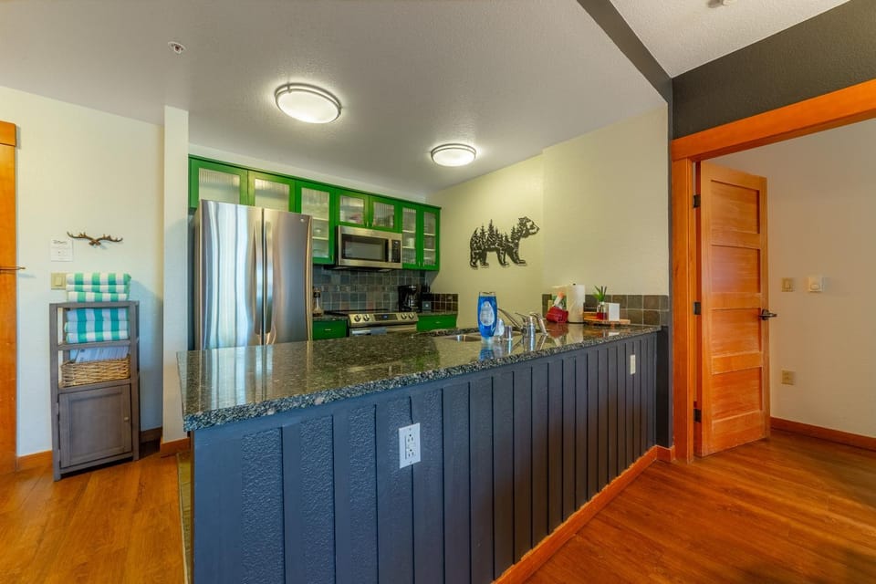 Posh Village 2/2; Ski-In/Out + Premiere Perks! House in Mammoth Lakes