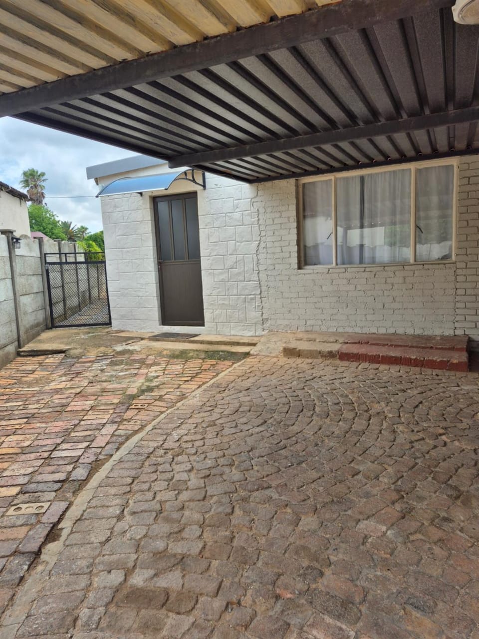 Sally's Place Apartment in Gauteng