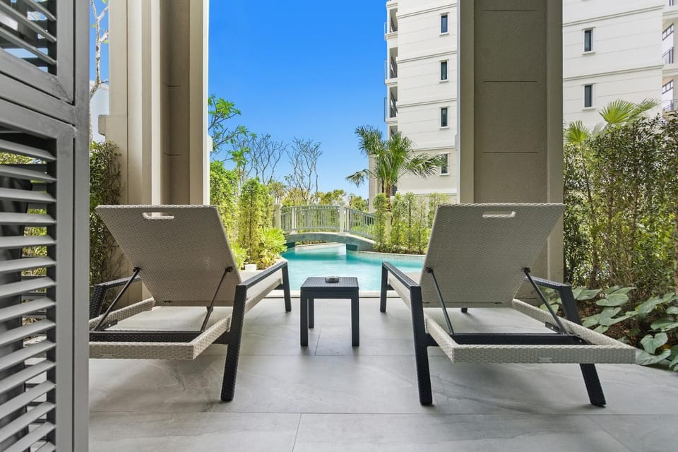Day, Pool view, Swimming pool, sunbed