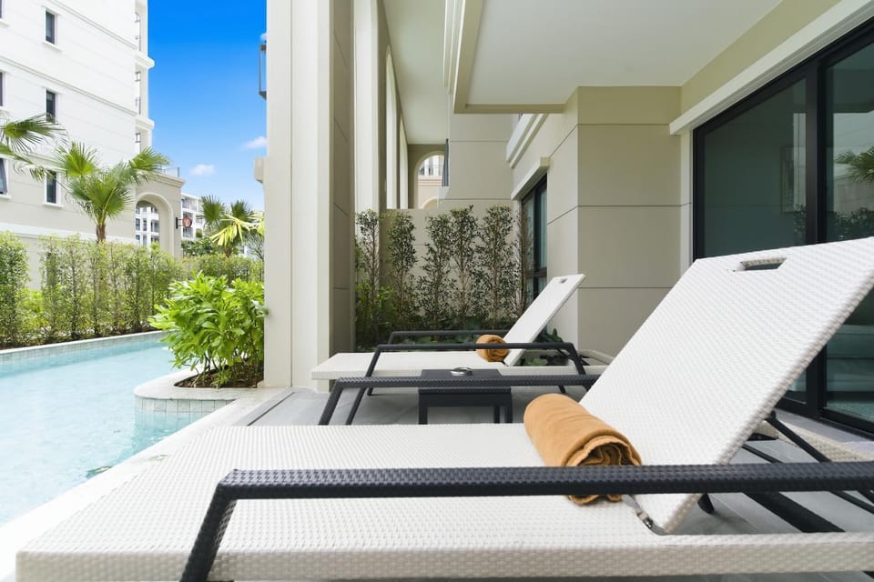 Day, Pool view, Swimming pool, sunbed