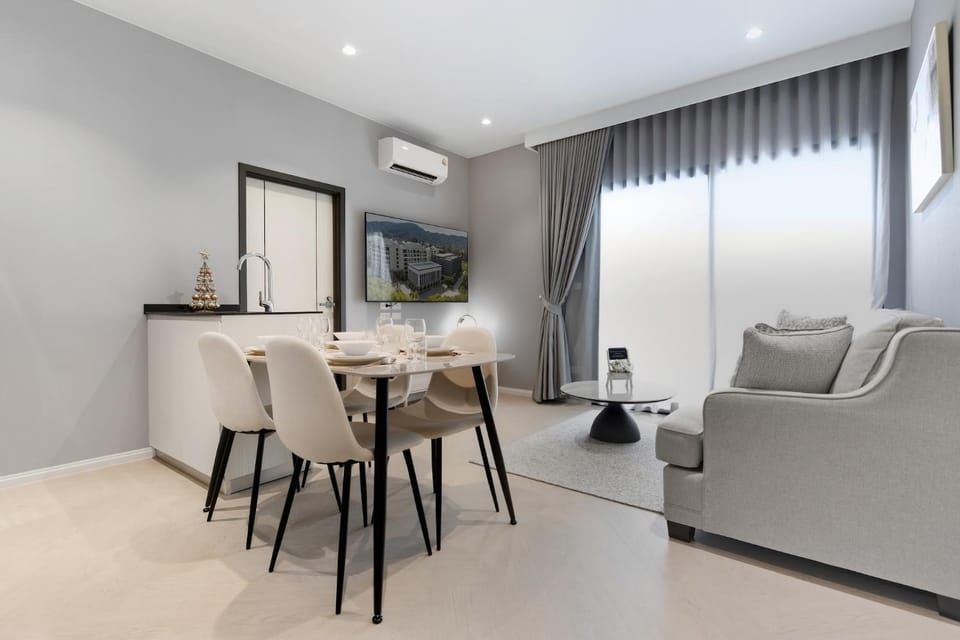 TV and multimedia, Living room, Seating area, Dining area, air conditioner