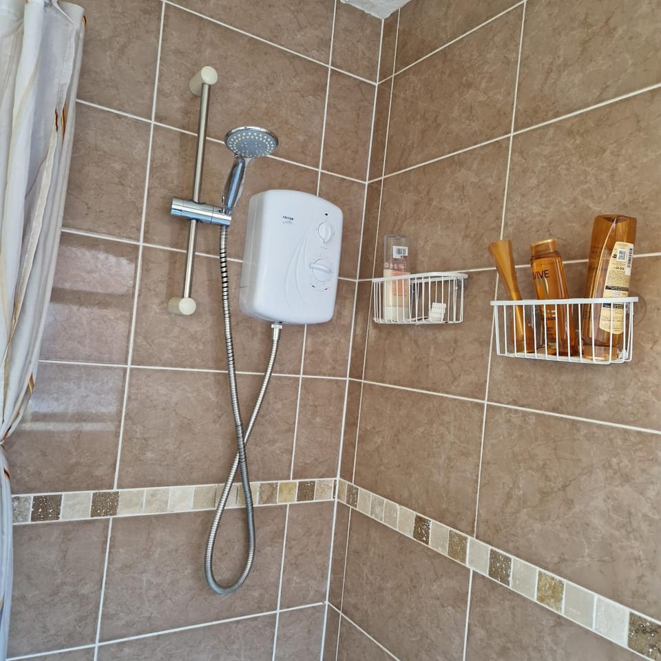 Single Bedroom in the main Bungalow Apartment in Wolverhampton