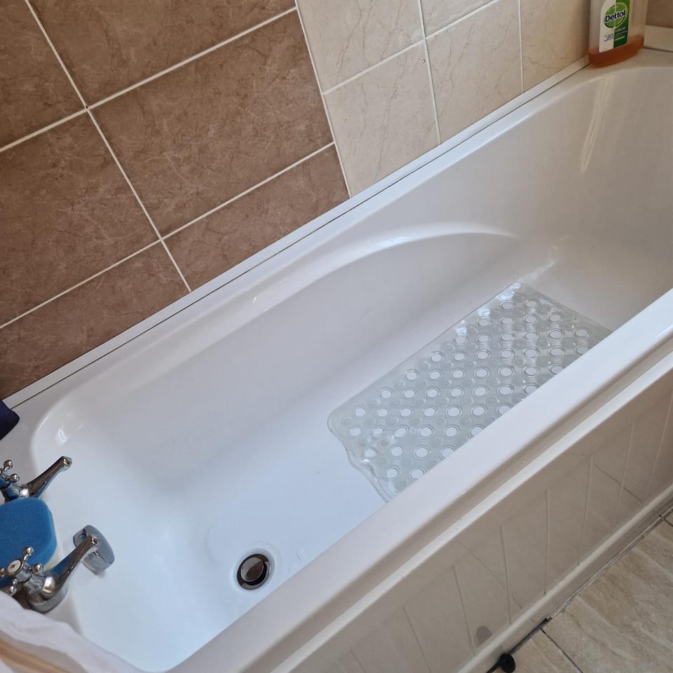 Single Bedroom in the main Bungalow Apartment in Wolverhampton