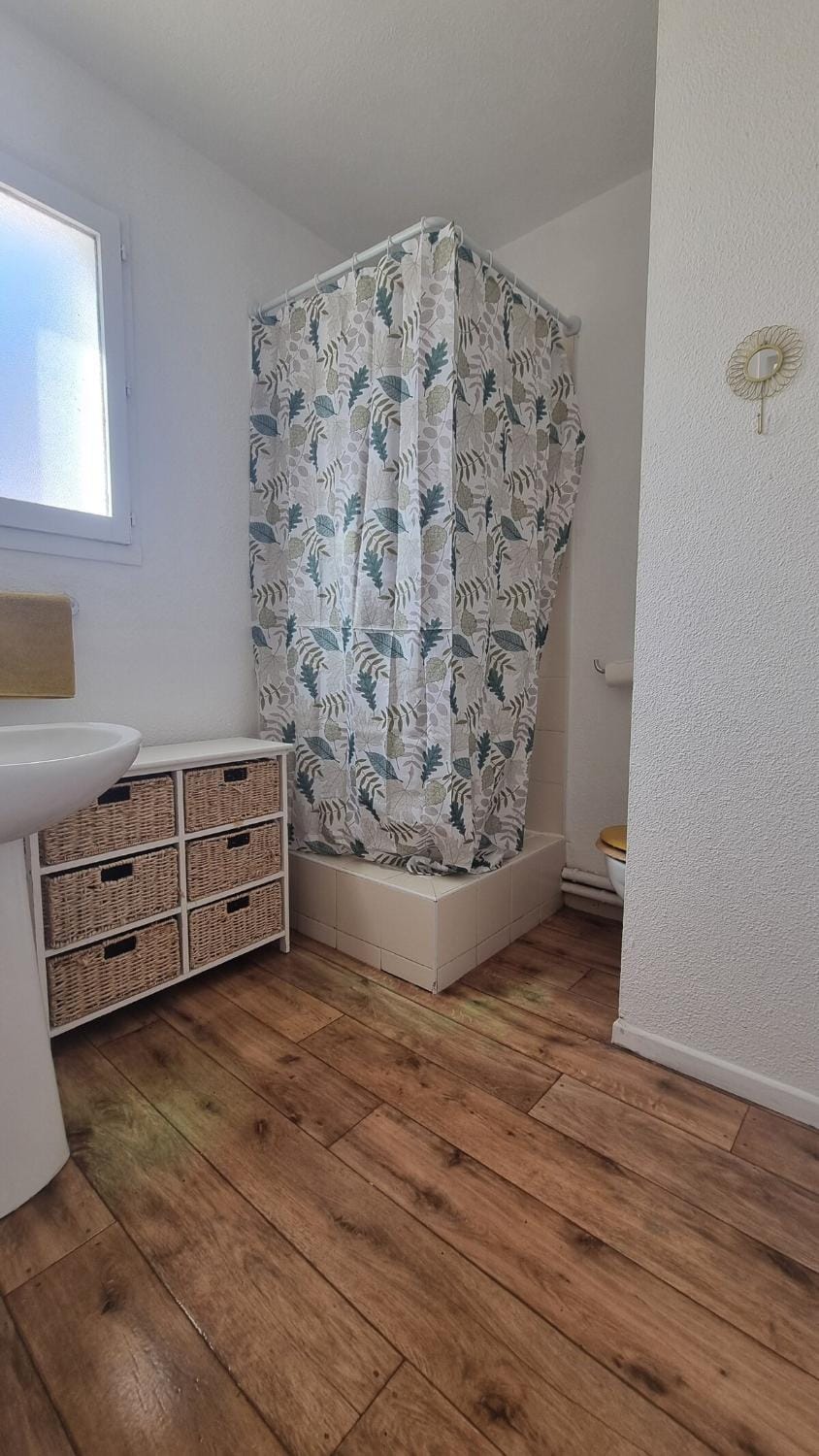 At K&D studio 16, pool, Netflix Apartment in Saint-Raphael