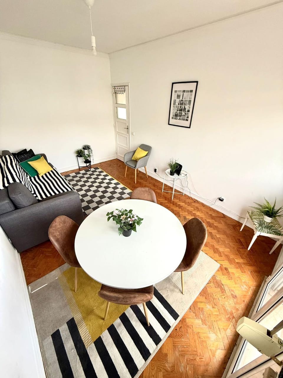 Living room, Seating area, Dining area
