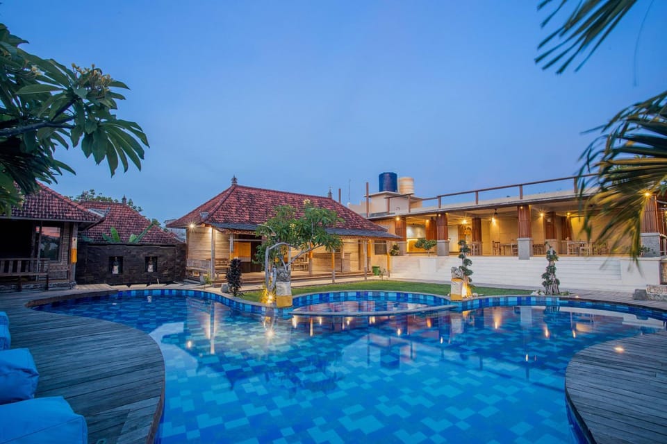 Property building, Day, Pool view, Swimming pool