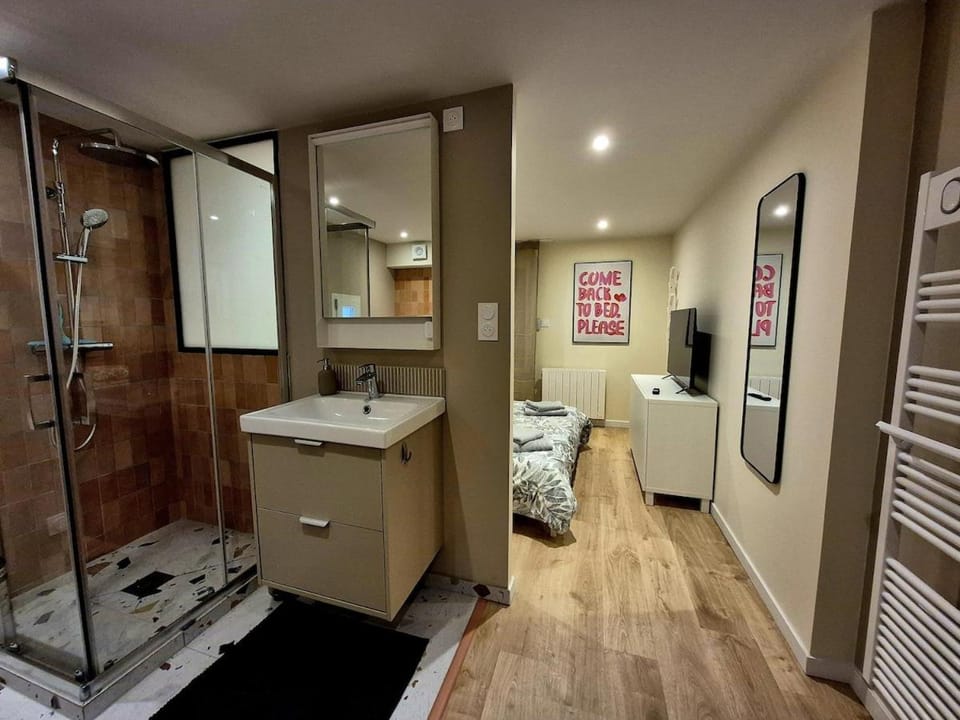 Shower, Bathroom, Bedroom