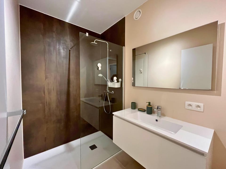 Shower, Bathroom, Bath, towels