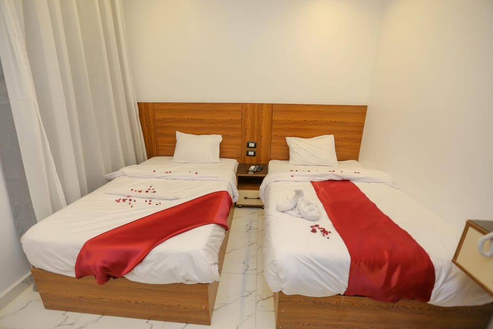 Bed, Food and drinks, Photo of the whole room