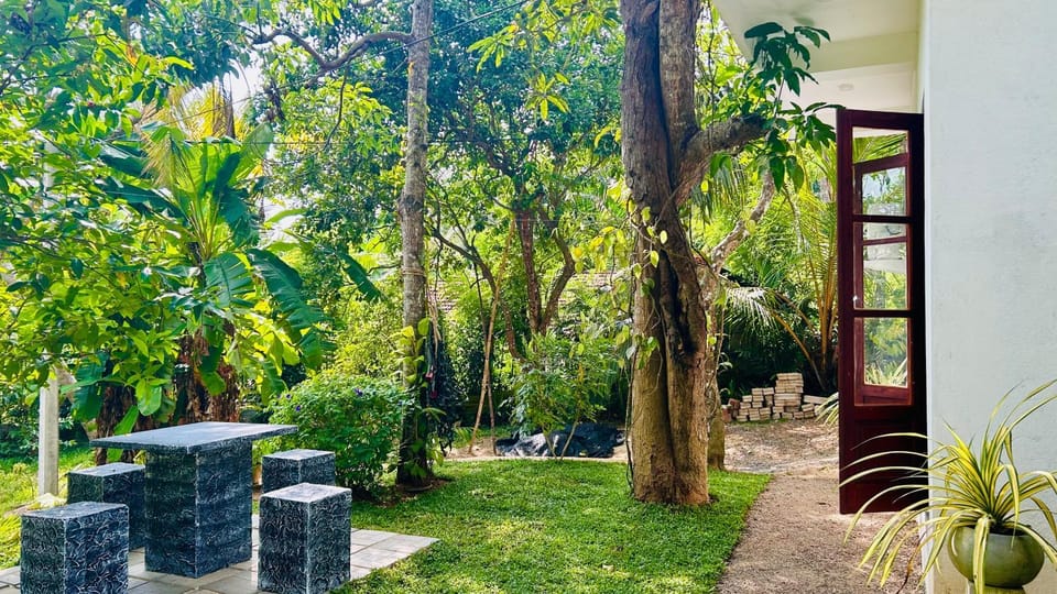 Casamia - Relaxing Cozy Guest Room Hiriketiya Bed and Breakfast in Tangalle