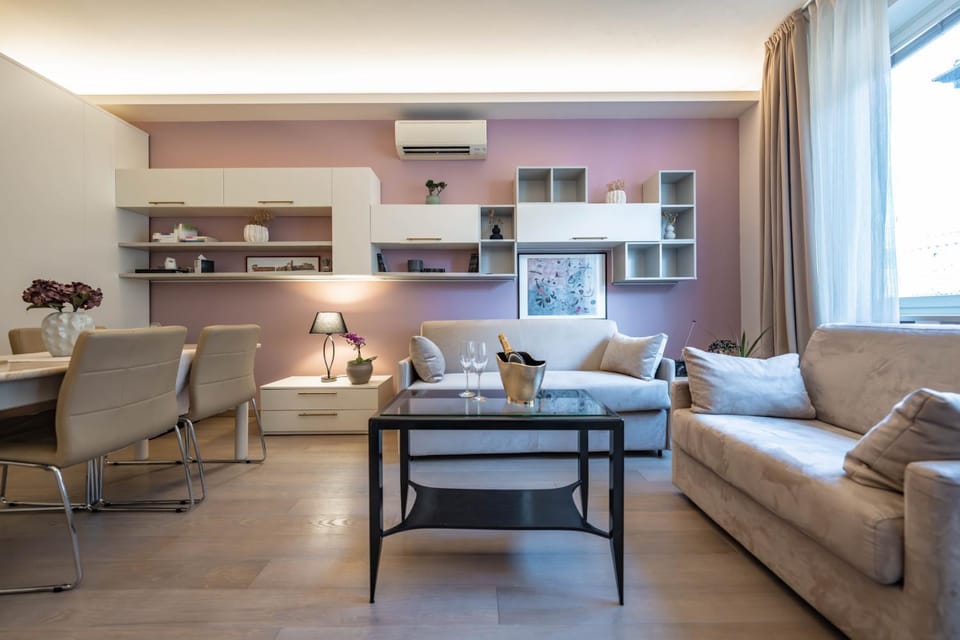 Communal lounge/ TV room, Living room, Seating area, Dining area, Bedroom, internet, wardrobe, air conditioner