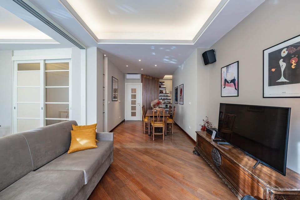 TV and multimedia, Living room, Seating area, Dining area