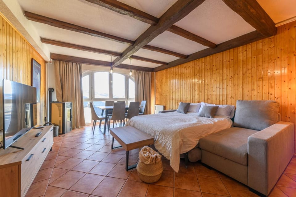 Bed, Living room, Photo of the whole room