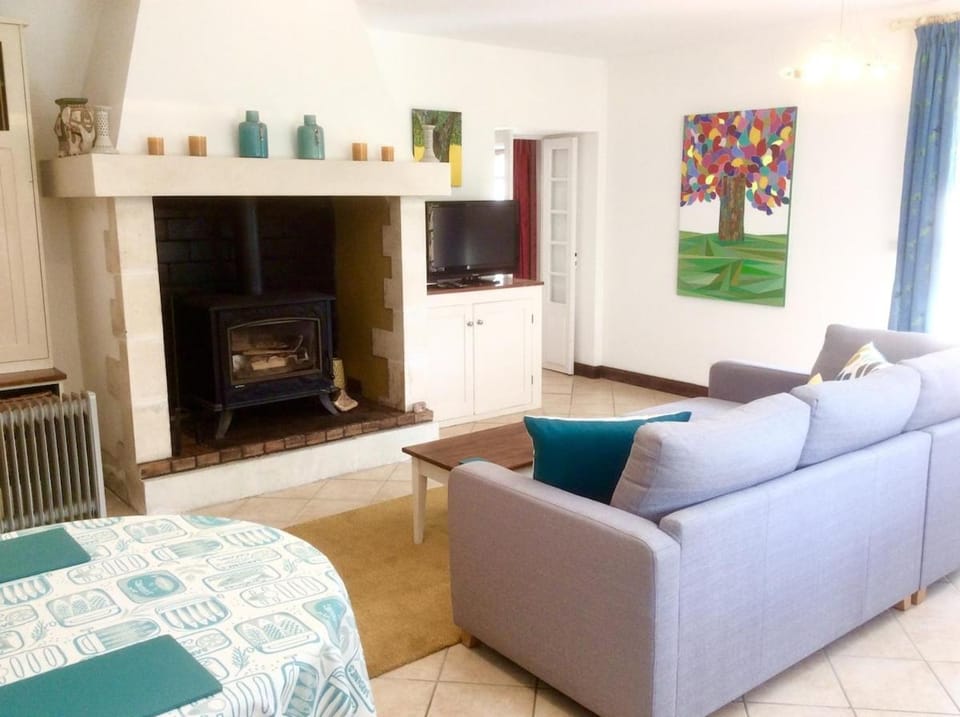 TV and multimedia, Living room, Evening entertainment