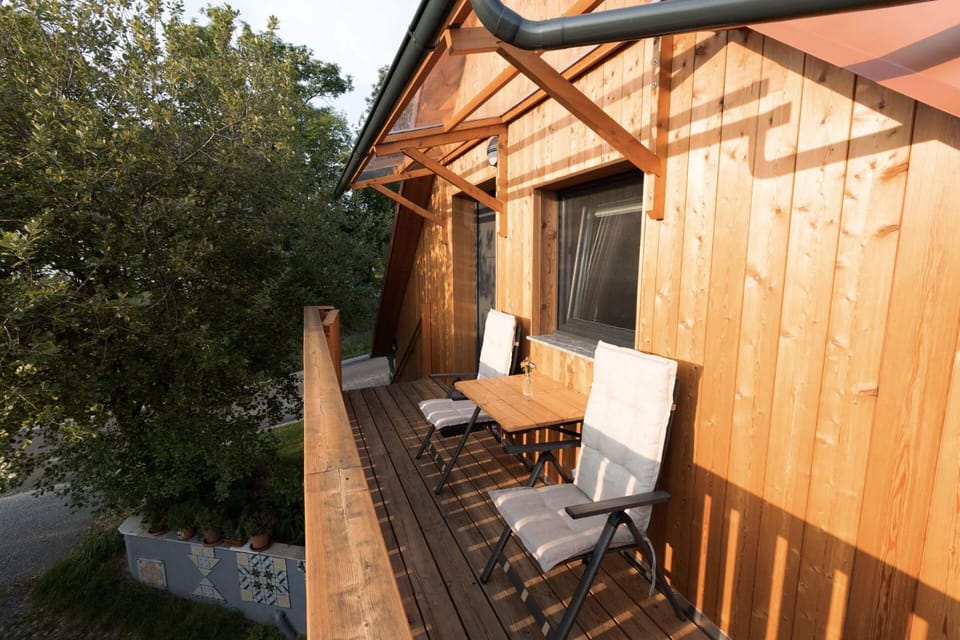 View (from property/room), Balcony/Terrace, sunbed