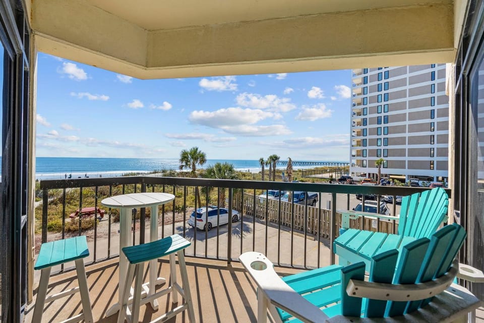 Beautiful & Modern Updated Oceanfront Condo for 10! Sedgefield North 103 House in North Myrtle Beach