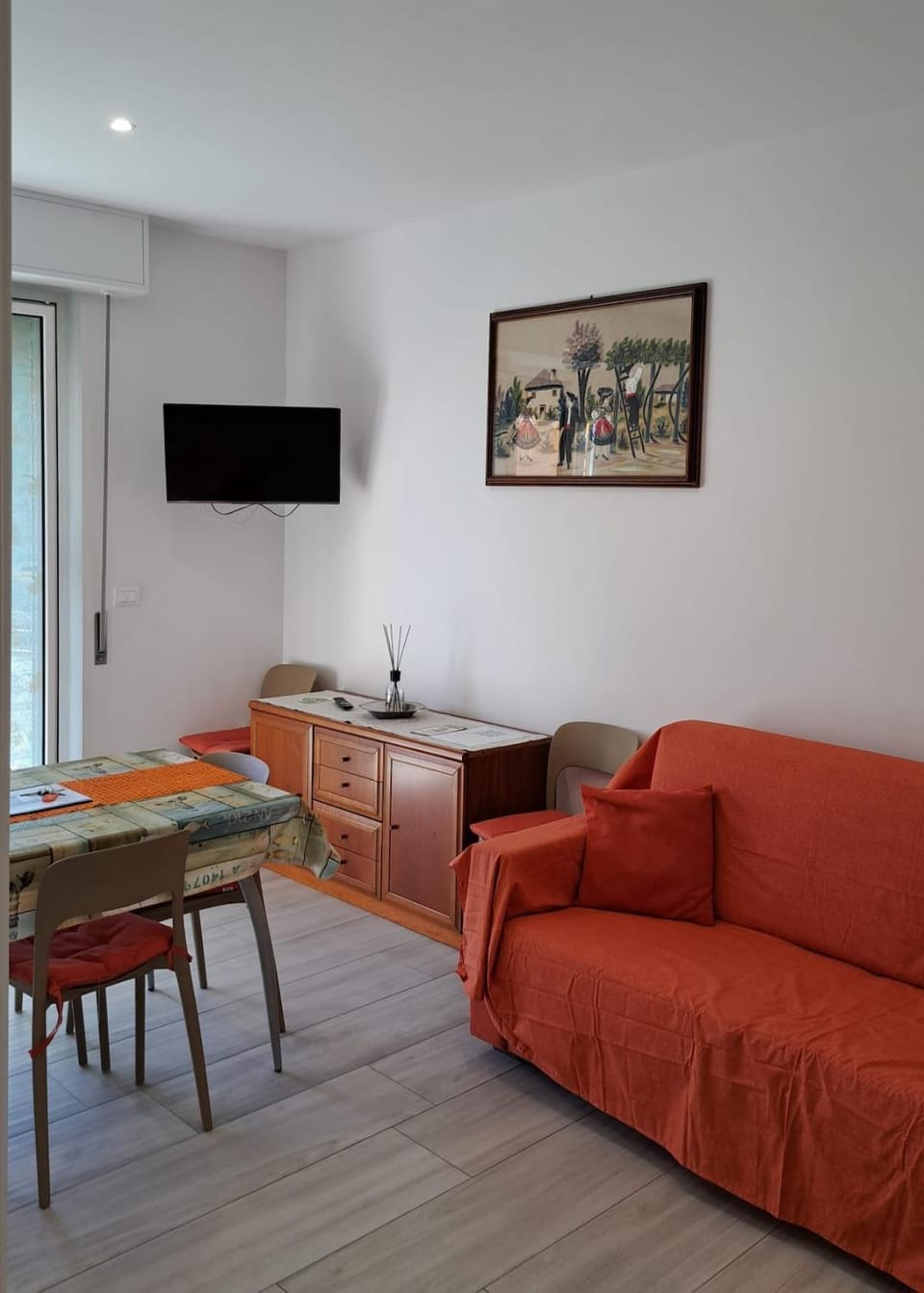 Seating area, Dining area