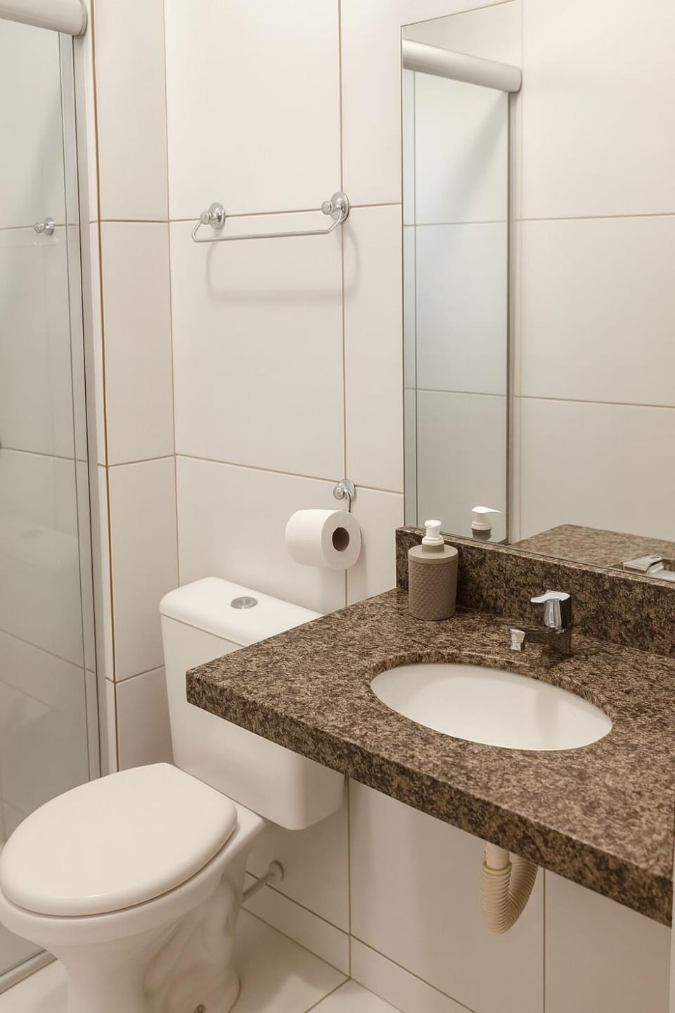 Apartamento em zona nobre com três quartos, sendo um suíte Apartment in Teresina