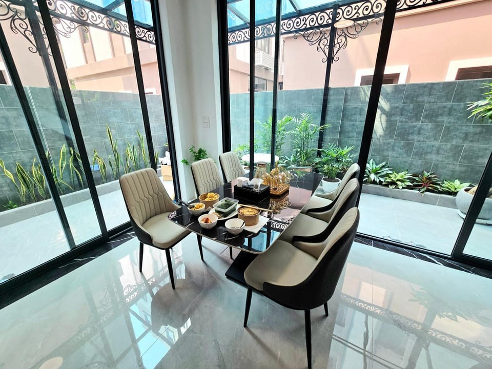 Kitchen or kitchenette, Seating area