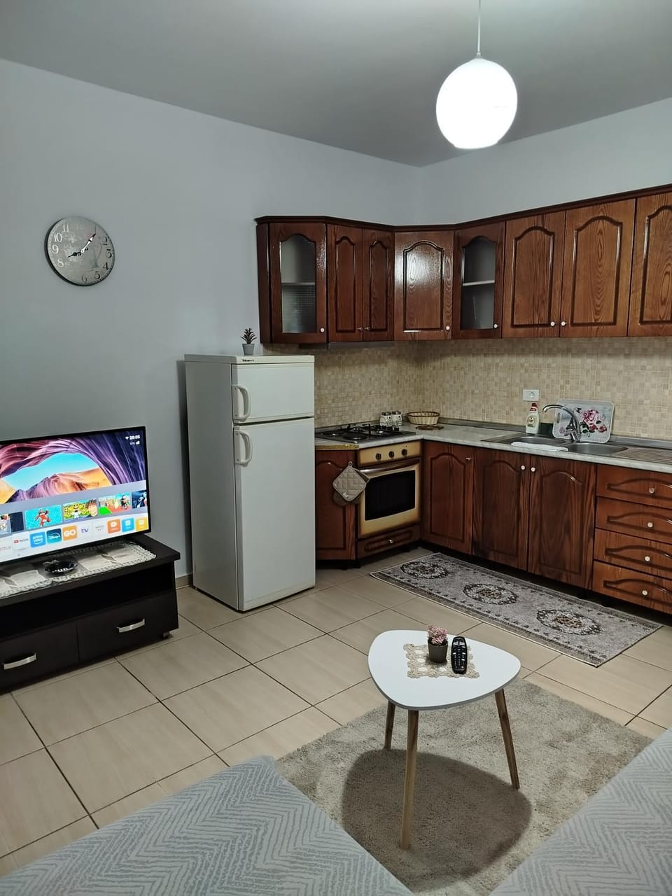 TV and multimedia, Kitchen or kitchenette, minibar, oven, stove