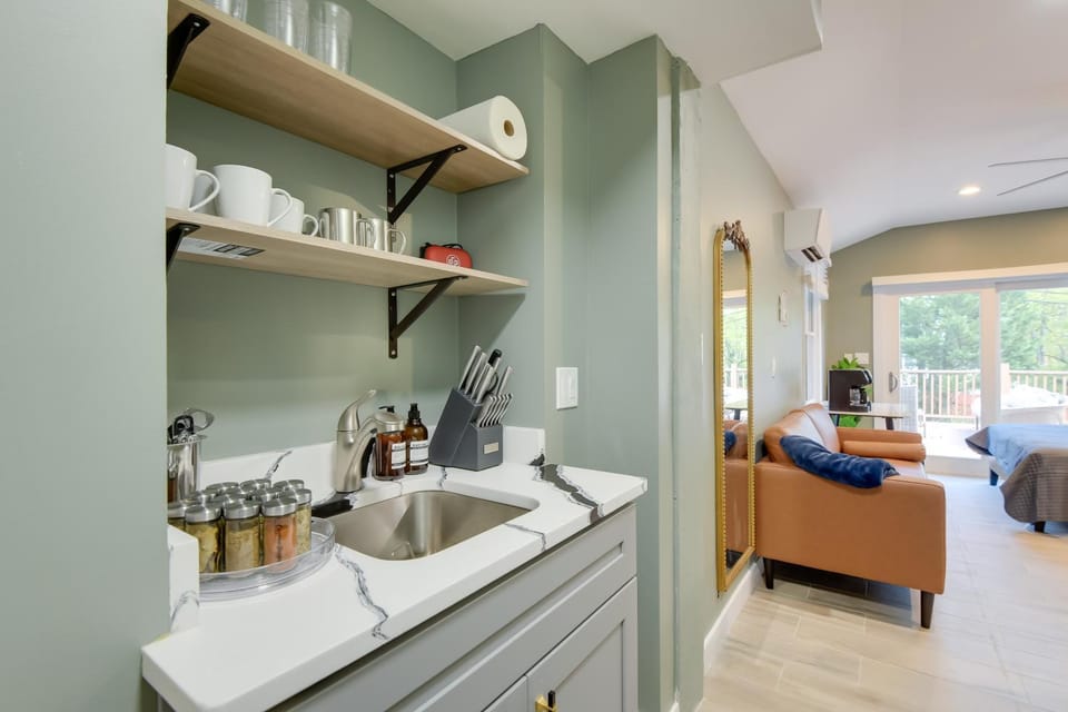 Walk to Metro Station! Cheverly Apt 8 Mi to DC Apartment in Cheverly