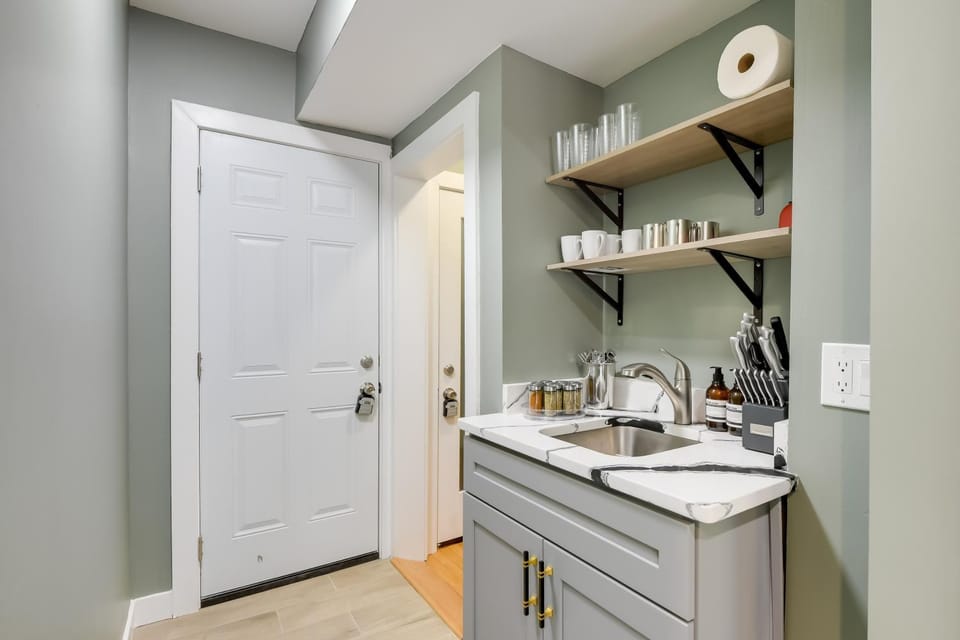 Walk to Metro Station! Cheverly Apt 8 Mi to DC Apartment in Cheverly