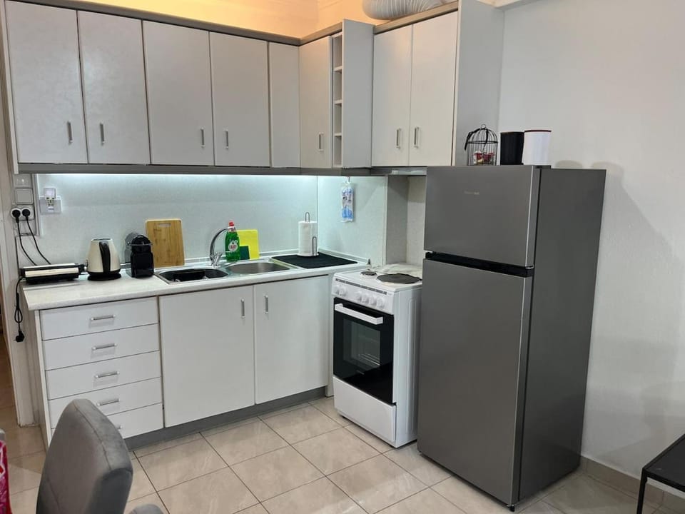 Coffee/tea facilities, Kitchen or kitchenette, oven, stove