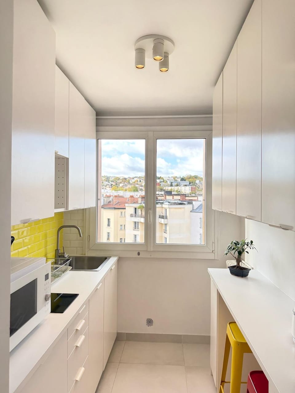 Kitchen or kitchenette, Dining area, stove
