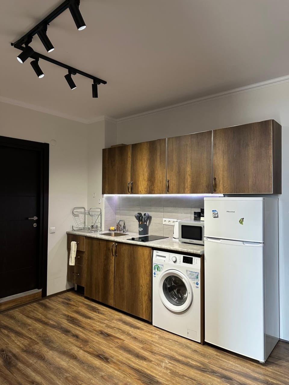 Kitchen or kitchenette, microwave, washing machine, kitchen