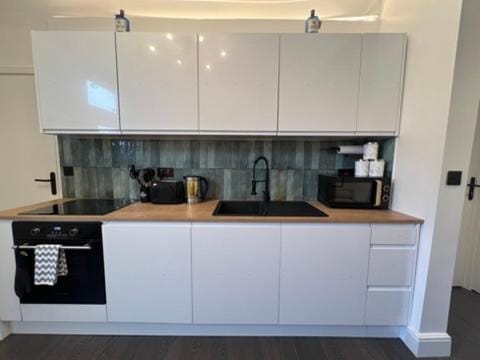 Liverpool Jasmine House - Spacious 2-Bed Near Anfield Stadium House in Liverpool