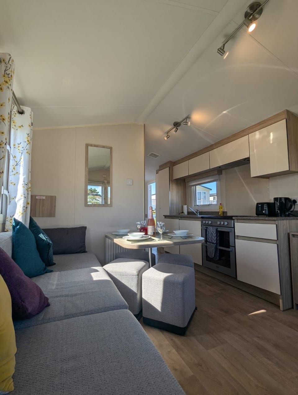 Kitchen or kitchenette, Dining area, oven, pet friendly, stove, toaster