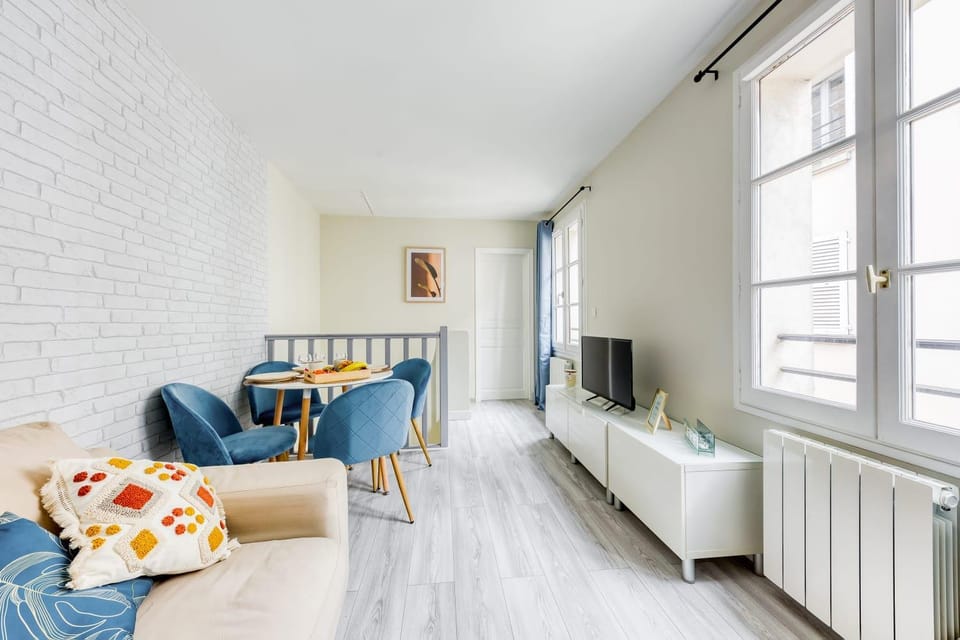 Communal lounge/ TV room, Living room