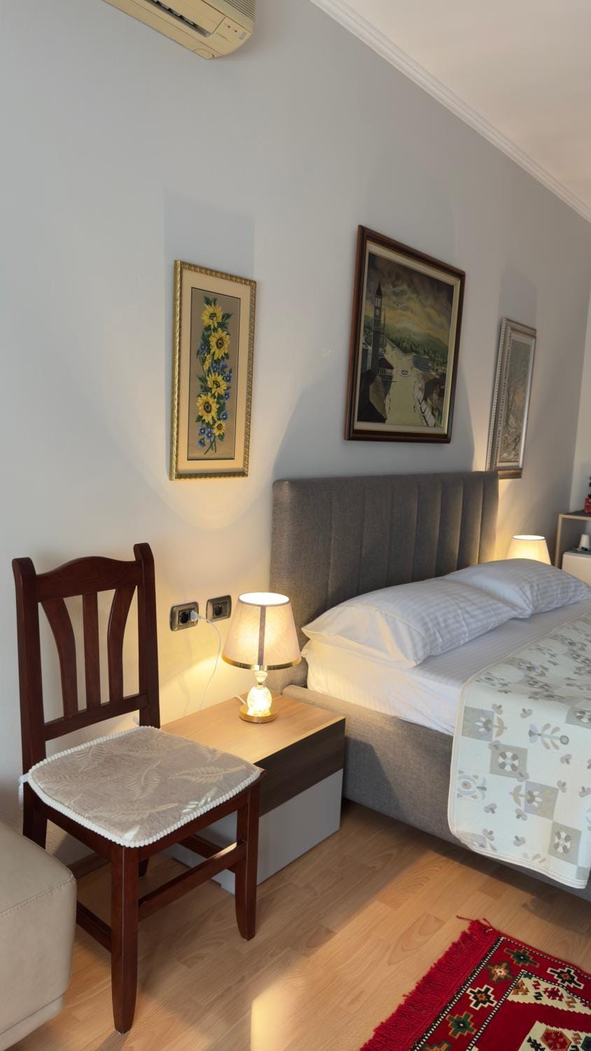 Bed, Living room, Seating area, Bedroom