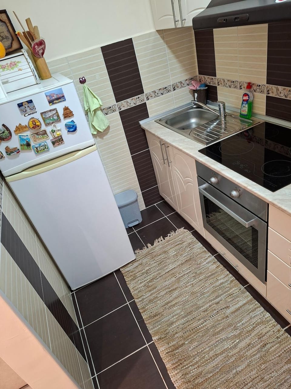 Kitchen or kitchenette, dishwasher, minibar, oven, stove